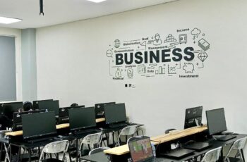Lab Komputer Manajemen dan Bisnis
