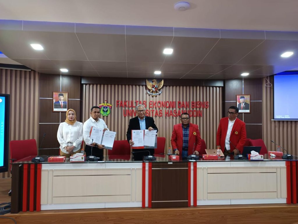 FEB UNPATTI BENCHMARKING DENGAN FEB UNHAS